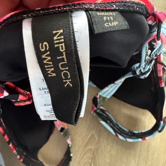 NipTuck Swim Louise Hot Tropics Floral twist front SZ 4 Women's swimsuit - Picture 11 of 11